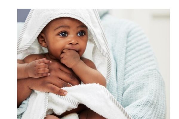 Daily care hygiene for your newborn baby boy